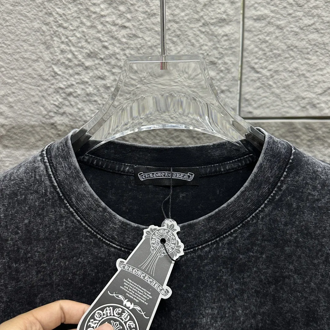 🅿️180 CH* Crow Heart* 2025 spring and summer new style Snowflake distressed washed retro round neck short sleeves Chest and front logo Horseshoe print on front and back Customized fabric Short-sleeved T-shirt Unisex Size: S M L XL XXL Color: Snowflake Black Snowflake Gray Snowflake Pink Snowflake Blue